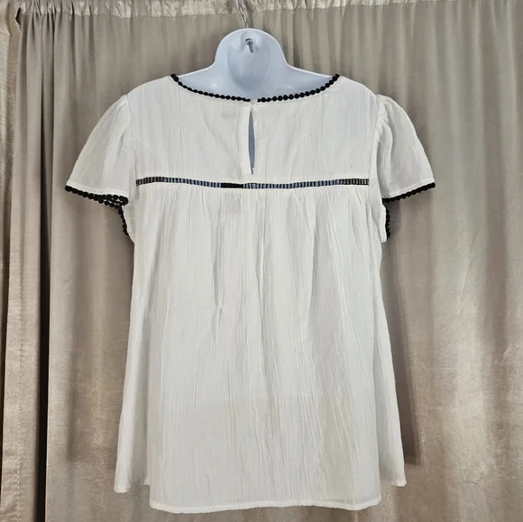 NWT Crown & Ivy white embroidered floral blouse top Womens Medium - Picture 4 of 8